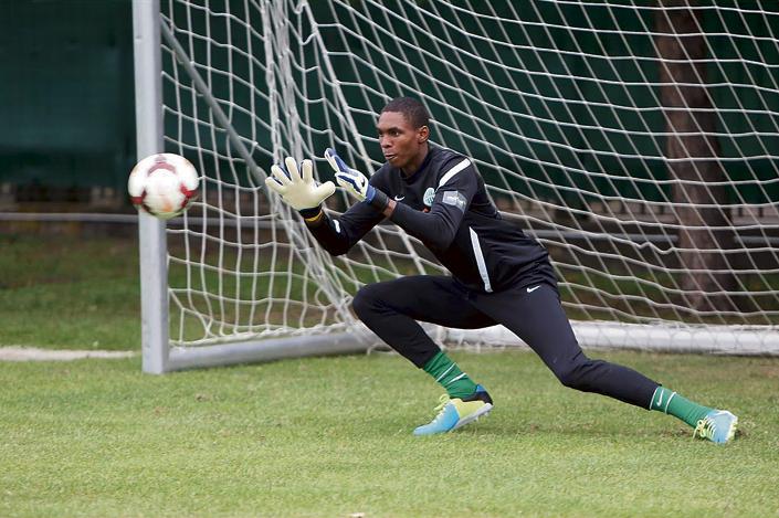 Akini trains with Ferencvaros Torna.