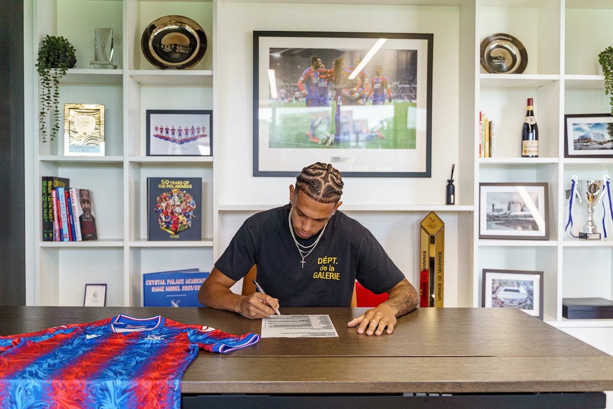 Rio Cardines signs professional contract with Crystal Palace
