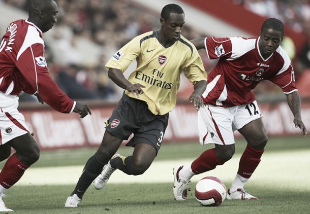 Justin Hoyte donning an Arsenal shirt.