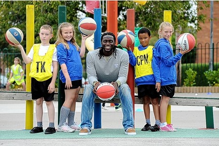 Kenwyne Jones with Newstead Primary School pupils